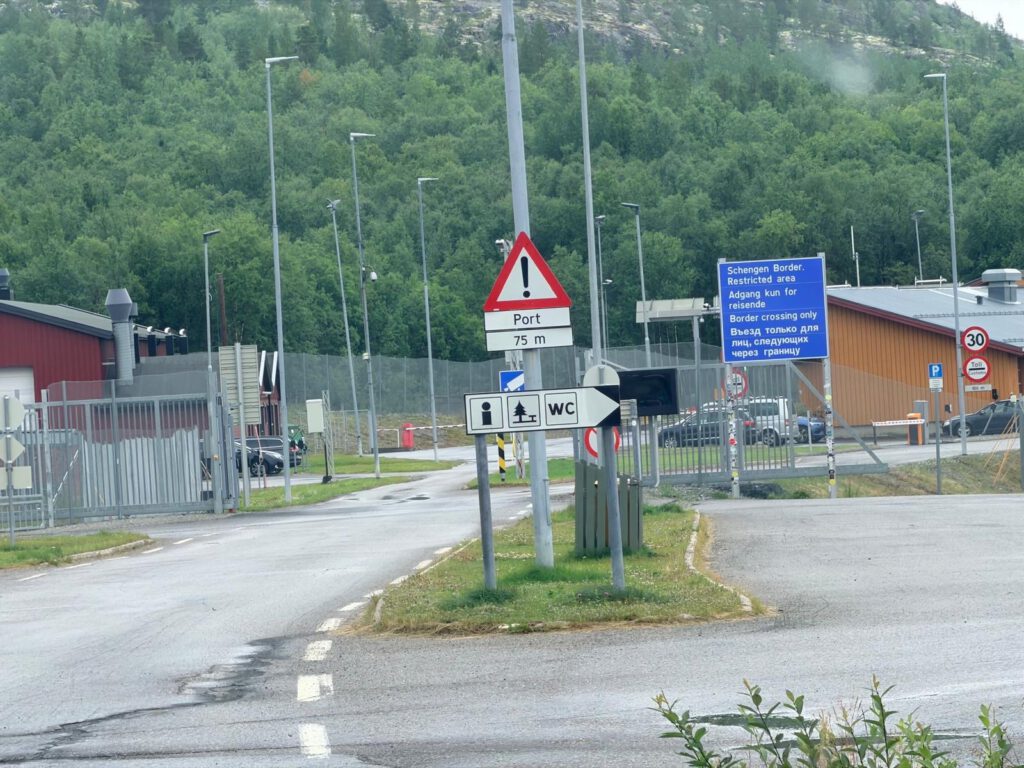 Border crossing sign near Kirkenes