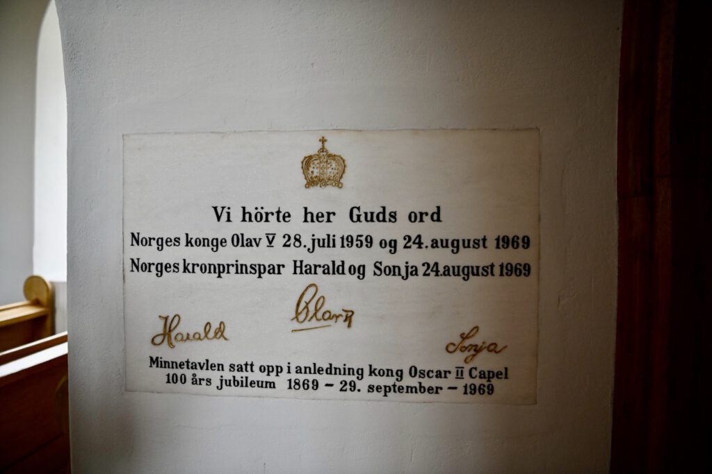 Memorial plaque of the royal visits in the chapel