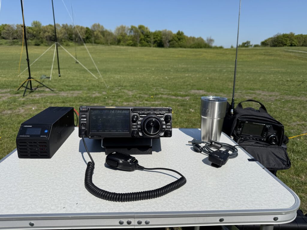 Portable station on the table with the vertical antenna
